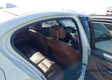 2013 BMW 528 z USA, uszkodzony, nr VIN WBAXG5C53DD233641